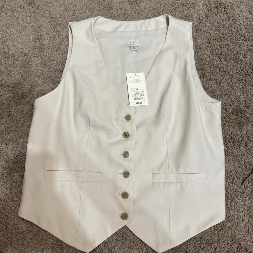 Elegant White Sleeveless Top